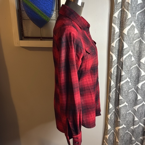 Pendleton 100% Virgin Wool Red & Black Plaid Button Down Shirt SZ Small - Picture 7 of 9